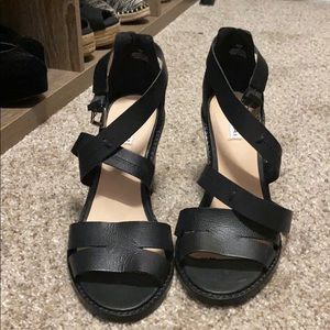 Tahari chunky heeled sandal